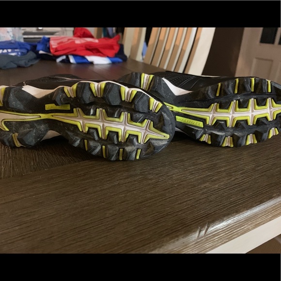 Sports cleats - Picture 2 of 4